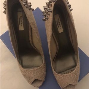 Open toe nude heels - size 10